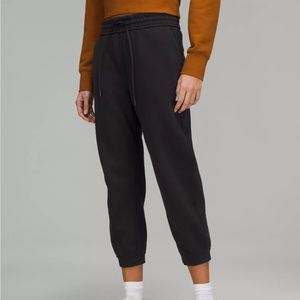 lululemon loungeful jogger crop